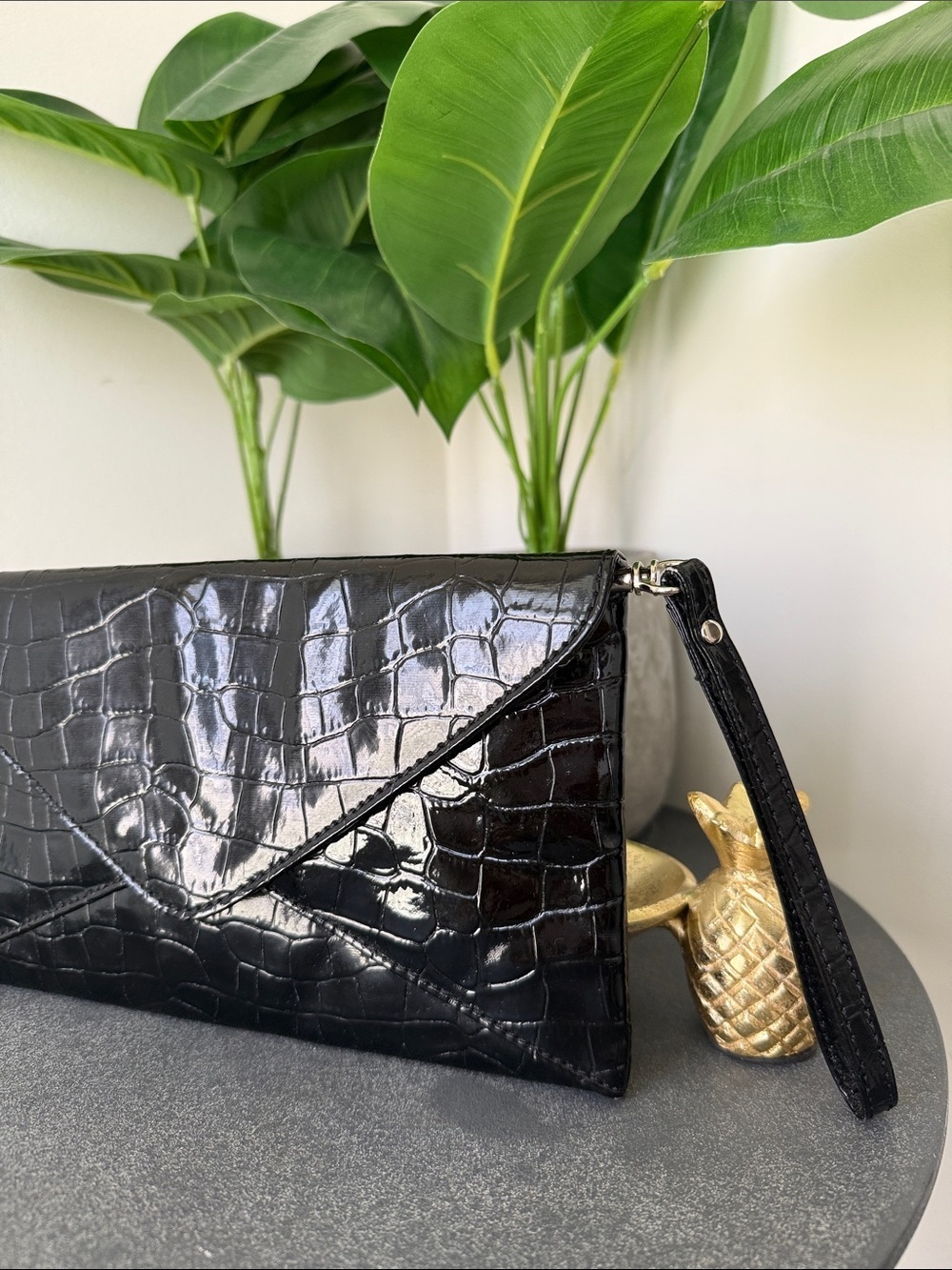Elegant Black Crocodile-Embossed Men's Clutch - Picture 2 of 4